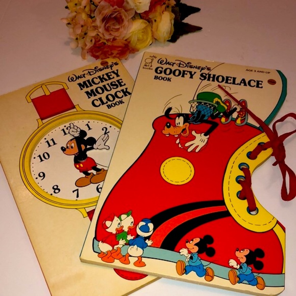 Old WALT DISNEY MICKEY MOUSE CLOCK BOOK Walt Disney Goofy Shoelace Book